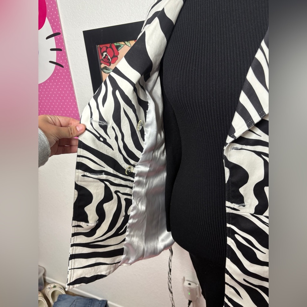 Caché Zebra Print Short Trench Coat - Picture 4 of 8